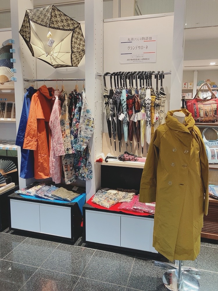 グランデサローネ花柄レインコート イギリス展M〜L L美品 グランデサローネ花柄レインコート イギリス展M〜L L美品