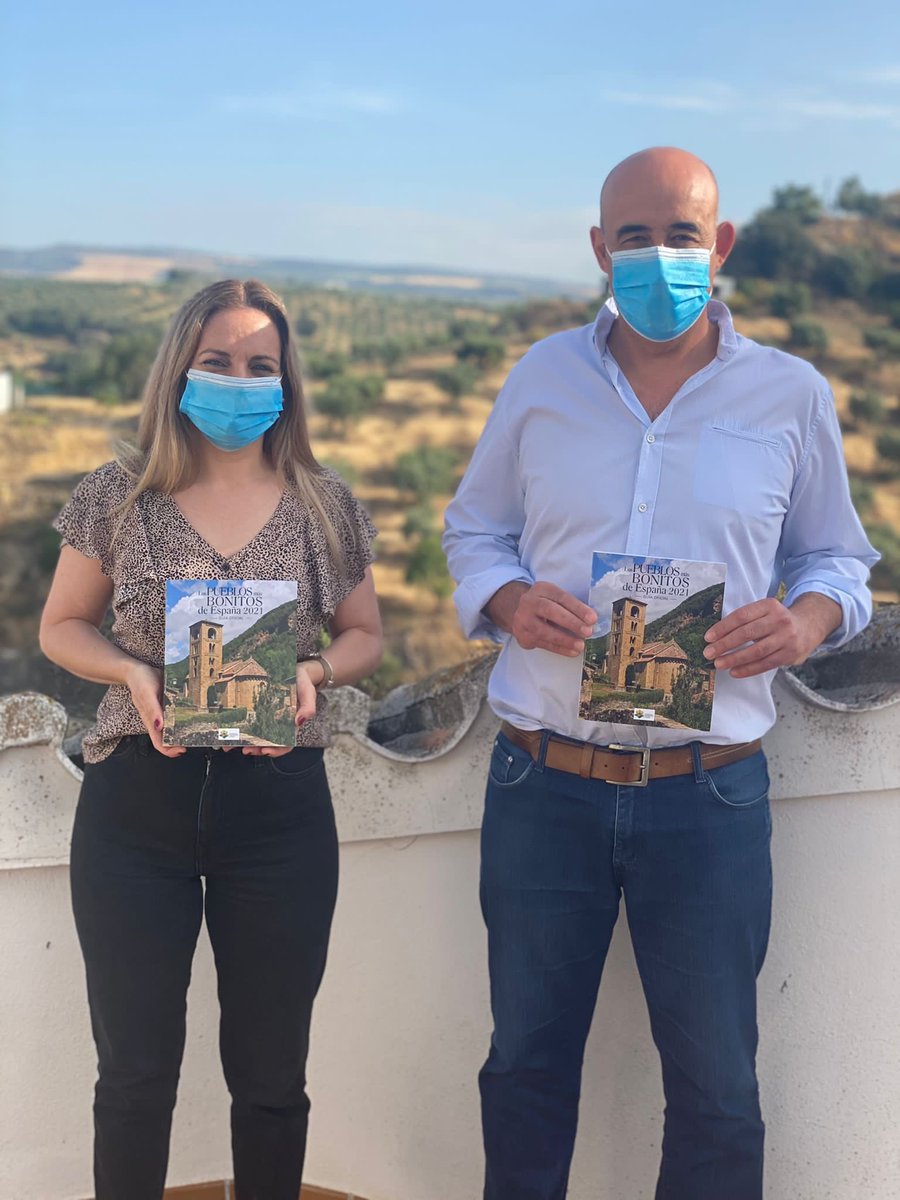 SetenilO's tweet photo. Ya tenemos aquí la guía de LOS PUEBLOS MÁS BONITOS DE ESPAÑA 2021 📔🗺

Porque formar parte de este selecto club, es todo un regalo, privilegio y responsabilidad. 

¡Y seguiremos al pie del cañón para que así sea! 💪🏼💪🏼

#turismosetenil @LosPueblosmbe https://t.co/133uN7CG9q