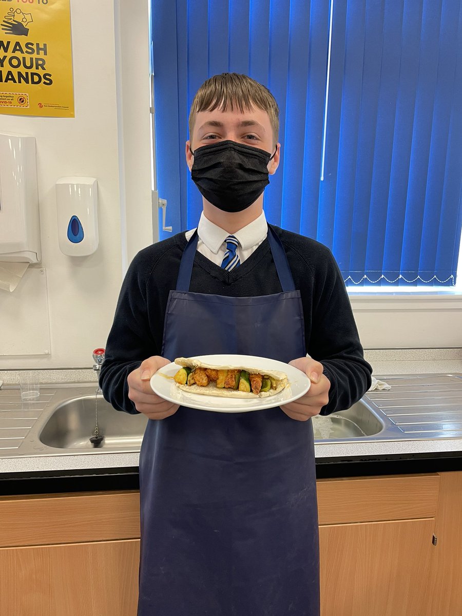 Mr_C_Derrick's tweet photo. It was an absolute pleasure to spend time with S2 in @KHSFoodTextile today! Some excellent chicken kebabs prepared by enthusiastic chefs! 👩‍🍳 👨‍🍳 https://t.co/cAztcatoTd