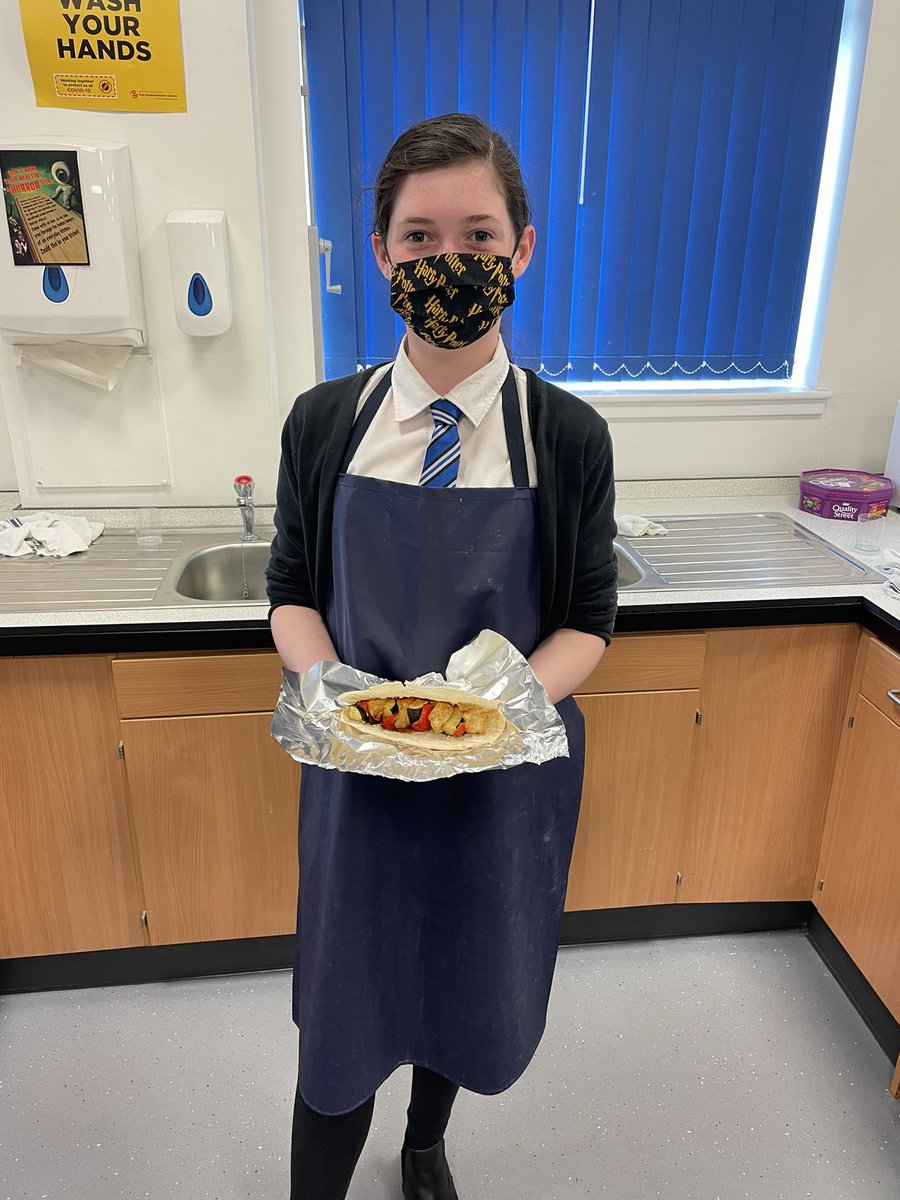 Mr_C_Derrick's tweet photo. It was an absolute pleasure to spend time with S2 in @KHSFoodTextile today! Some excellent chicken kebabs prepared by enthusiastic chefs! 👩‍🍳 👨‍🍳 https://t.co/cAztcatoTd