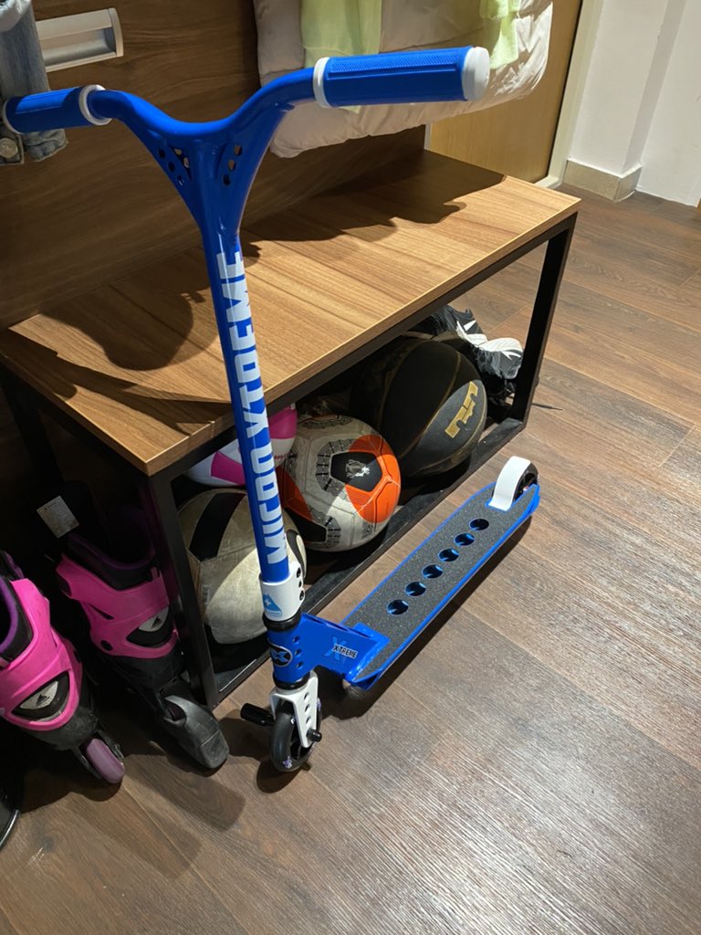 milanvasic's tweet photo. Mladje dete danas puni 7. njegovi vršnjaci obično traže električni trotinet a on extreme volim ga i volim tu njegovu različitost 😎💪💙#poklonuručen https://t.co/Rf63ht52Py