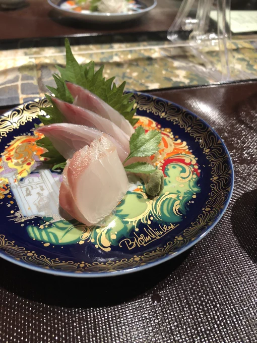 妻とお上品な懐石料理屋に来てる 