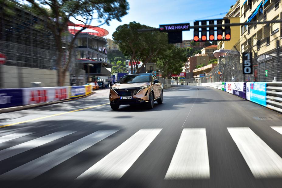 De nieuwe Nissan ARIYA is voor het eerst de openbare weg op geweest! En niet zomaar een plek, op het beroemde 'Circuit de Monaco' mocht dit nieuwe 100% elektrische model een eerste proefrit maken! 🏎️ 
De Nissan ARIYA: herwers.nl/nissan/modelle…