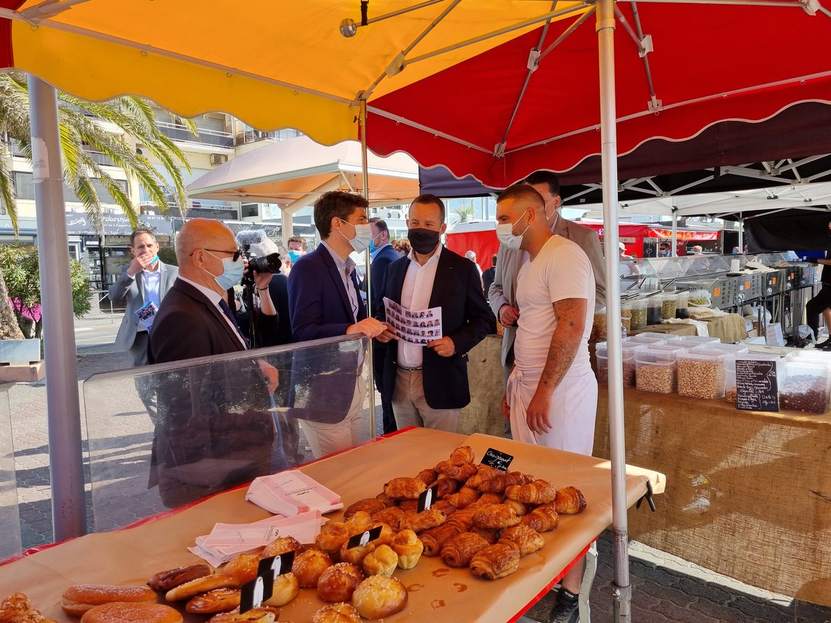 S_Rossignol's tweet photo. Matinée #Palavas en compagnie d'@AurelienPradie où nous avons rencontré les commerçants et les pêcheurs de la cité d'Albert Dubout. 

Des échanges constructif autour des problématiques liées à la #pêche. Un sujet ô combien primordial pour l'#Herault et pour la Région #Occitanie. https://t.co/tBQsuCOnz4