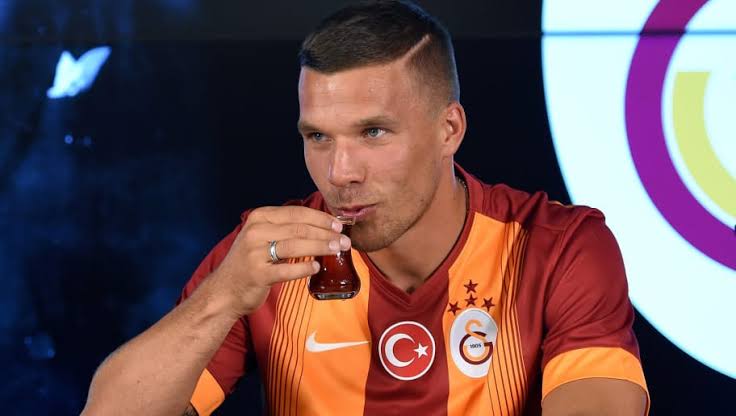 Yanl  zamanda gelen do ru insan lukas podolski happy birthday 