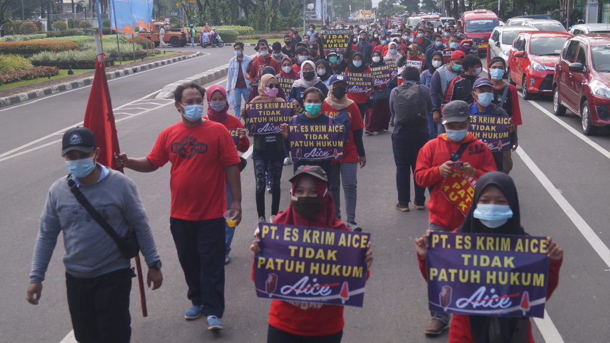 ErwinNurdians18's tweet photo. Jelas jelas rusak masih tak mau berubah ..ya kita akan tetap melawan #BokotAice_Eskrim_China https://t.co/asXfOuBQnR