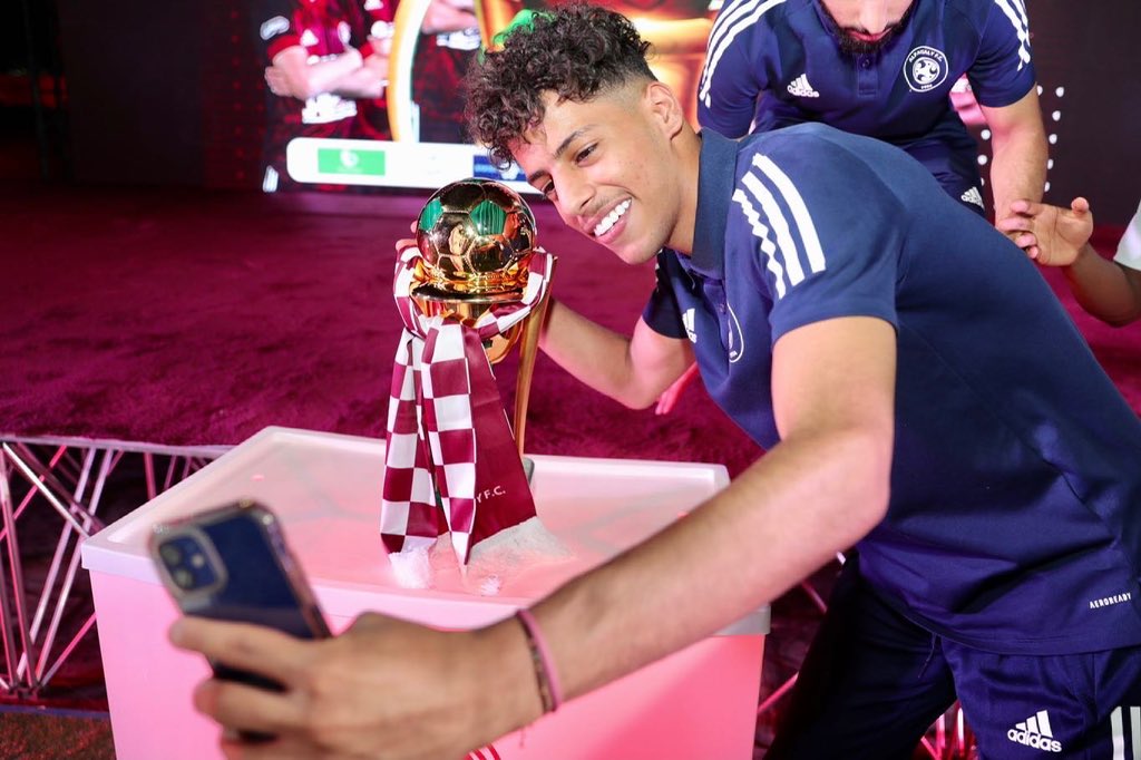 sn21__'s tweet photo. King's Cup Champions 20-21🏆🤍🤍 https://t.co/aooNOau21s