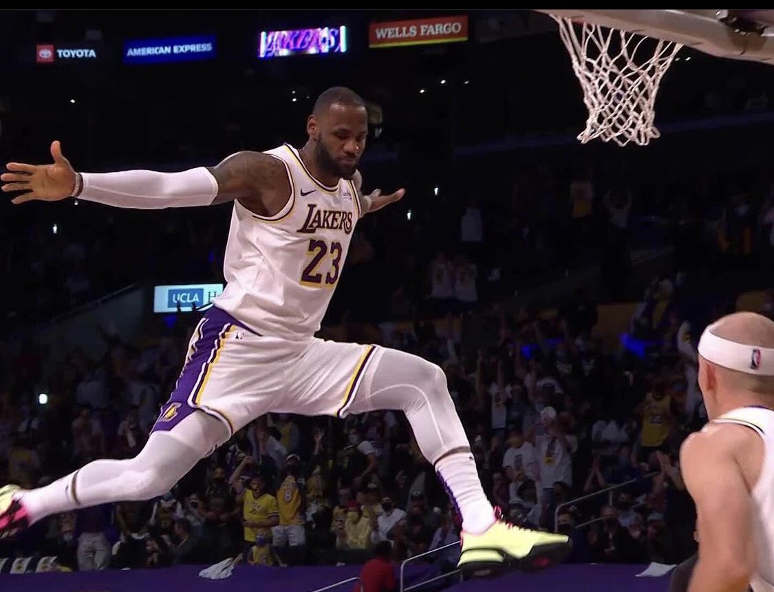 PabloAlsina's tweet photo. Lebron next season after finally having a long break 💪 @KingJames 👑   👏👏👏 🔥 🔥 #ThanksLebron https://t.co/FufdmWOJH8