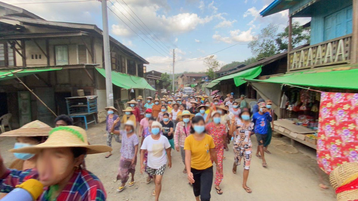 TostevinM's tweet photo. Another day of demonstrations against military rule in Myanmar #WhatsHappeningInMyanmar https://t.co/ABZaLDkhZo