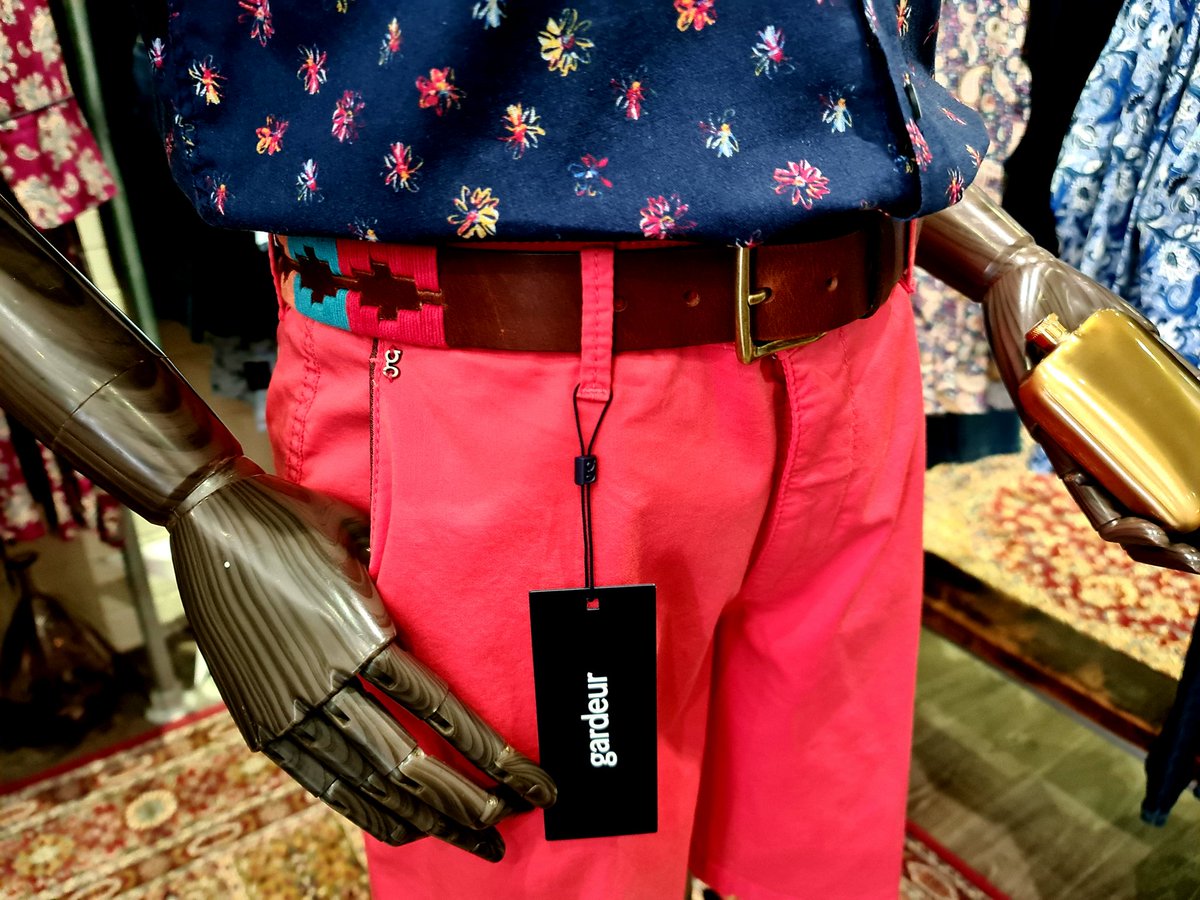 eclectichound's tweet photo. #WindowEdit
Summer vibes with bright shorts from Gardeur, cotton/linen mix shirt by Casa Moda.
Belt & hip flask @TheBritishBagCo
.
.
.
#SummerShirt #ChinoShorts #EthicalFashion #AffordableFashion #ColourPop #AntiBland #EclecticHound #SparkJoy #HelloWinchester #LeadNotFollow https://t.co/YcjajpWpcf