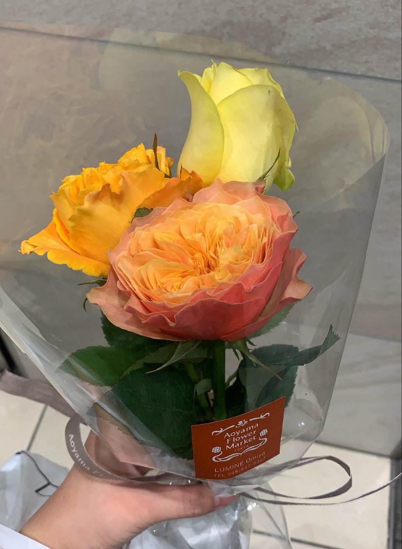 雨嫌いやからお花買って気分転換🌙