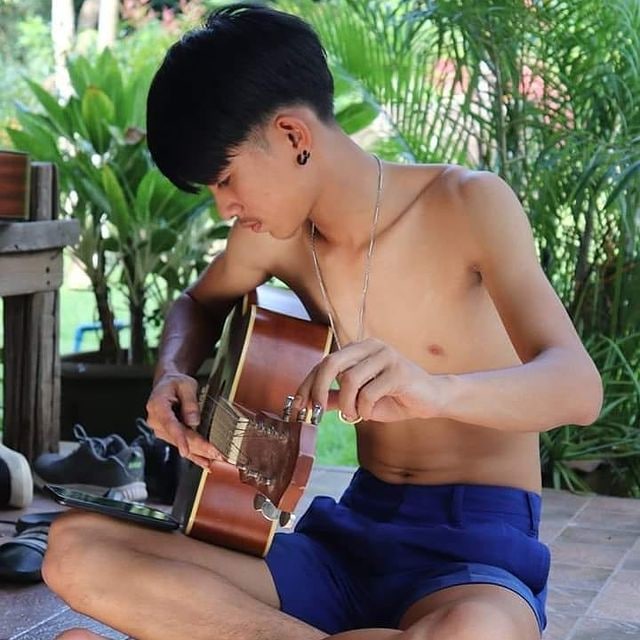 NethTe's tweet photo. ចង់ស្ដាប់បទអីប្រាប់មក😊😊ធ្វើដូចខ្លួនឯងចេះចឹងហា😂 https://t.co/D8VXiIrwRg