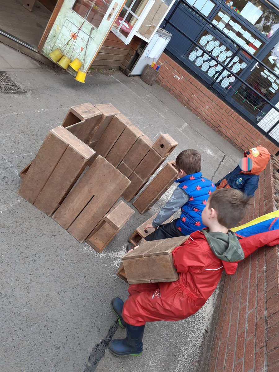 rosewell_ps's tweet photo. Using Three Little Pigs as a stimulus in the ELC. Explored building our own houses with different materials then investigated geometric shapes @MidEarly @STEMscotland #kindnessmidlothian https://t.co/zjXkPcKVGY