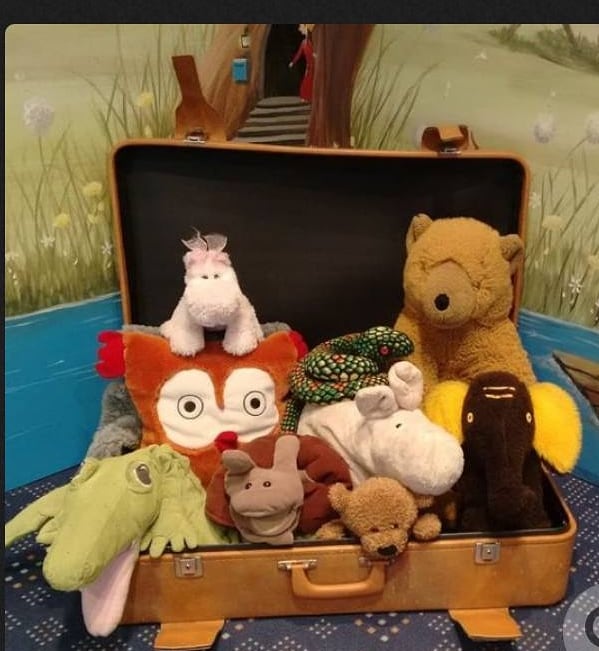 Die Kuscheltiere der Bibliothek haben sich ein @Actionbound_DE Quiz für euch ausgedacht in dem ihr Fragen zu ihren Artgenossen beantworten könnt. Einfach die Actionbound App downloaden und nach "Quiz der Kuscheltiere" suchen. Viel Spaß beim Rätseln 

B!