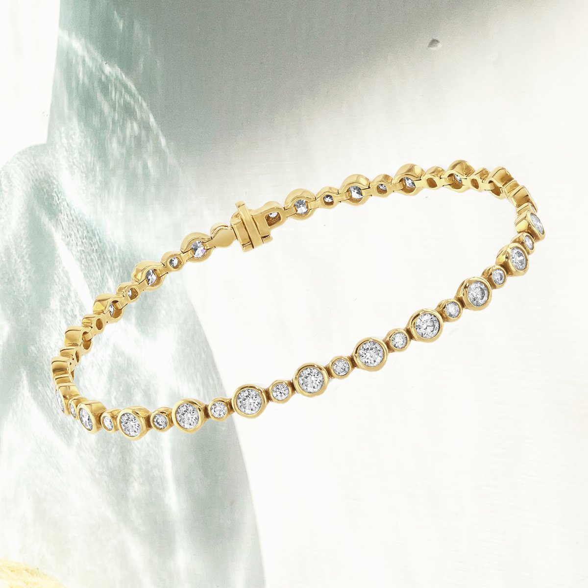 MandCoJewellers's tweet photo. With almost four carats of sparkling diamonds, our 18ct line bracelet is a beautiful classic design to be worn and loved forever.
#linebracelet #diamondbracelet #heirloomjewellery https://t.co/InXByzLy8k