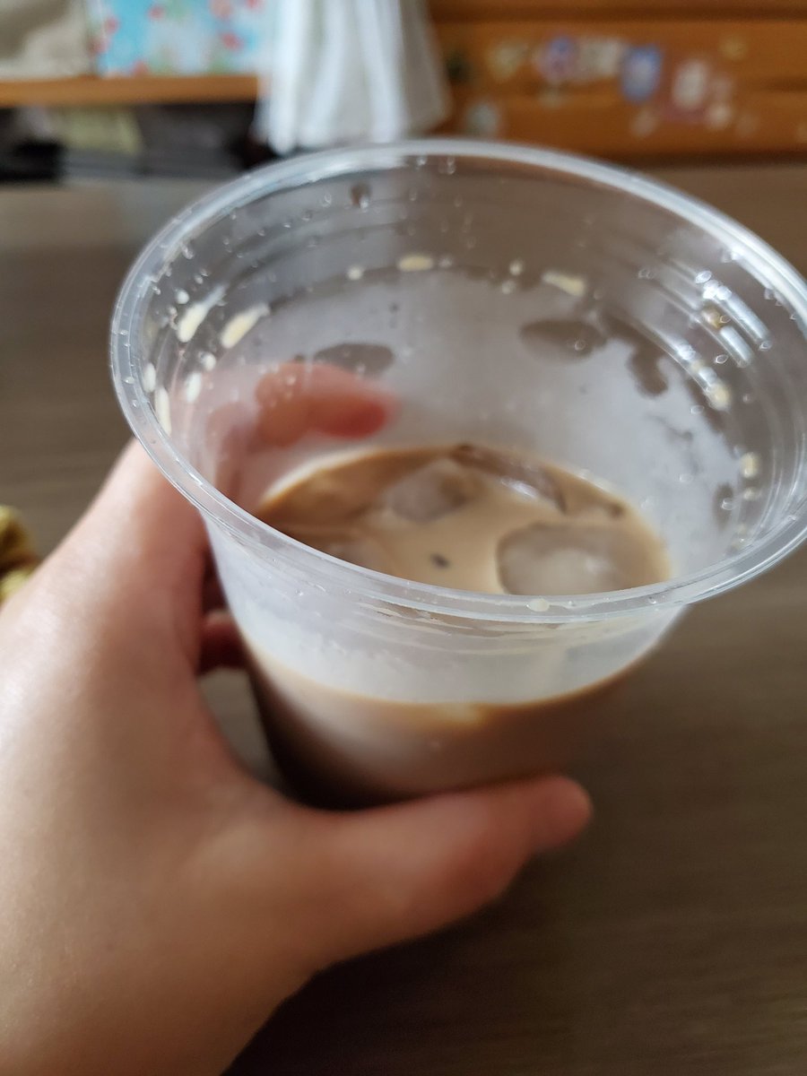 yukachocobo's tweet photo. 仕事終わりのアイスコーヒーが最高すぎなんだが👍 https://t.co/WrvEmzD7IK