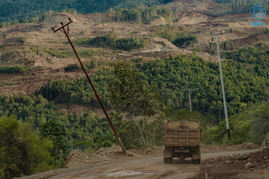 TirtoID's tweet image. Eksploitasi nikel di Halmahera Timur membawa konsekuensi kelewat mahal. Lingkungan semakin rusak. Hasil tangkapan nelayan anjlok. Berbanding terbalik dengan hasil tambang PT Antam yang meroket.

(📷: Tirto ID / Hafitz Maulana &amp;amp; Adlun Fiqri)

tirto.id/ggye