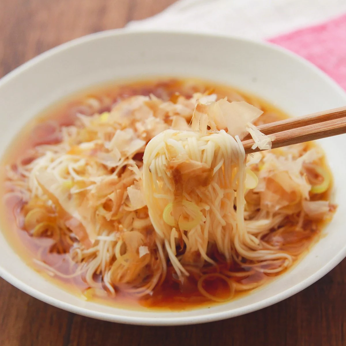 うま味調味料を使うことで味に深みが出る？！とっても美味しそうな素麺レシピ！