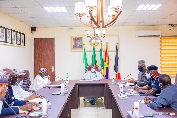 Awapatriotic's tweet photo. Interior Minister, Ogbeni @raufaregbesola met with the Minister of Agriculture and Rural Development, Alhaji Muhammad Sabo Nanono on how to ensure food security for the country in partnership with the @MinOfInteriorNG and  @official_NSCDC https://t.co/9tpo8y3YHg