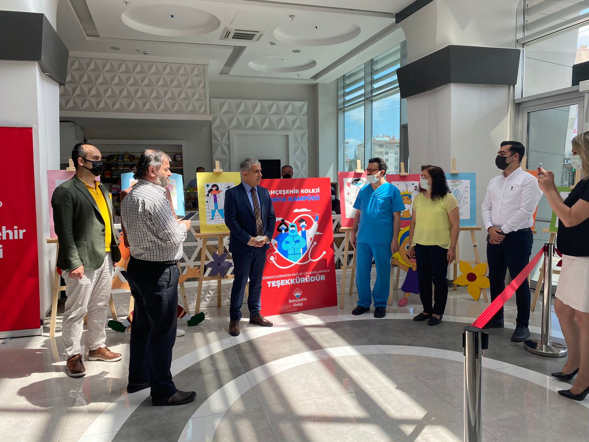 konyabk12's tweet photo. Değerli sağlık çalışanlarımıza teşekkür amacıyla öğrencilerimizin resimlerini sergileyenen Konya Göz Hastanesine ve 2 günlük çalışma ziyareti kapsamında kampüsümüzü ziyaret eden Genel Müdür Yardımcımız @Savas_BOYAR ’a desteklerinden ötürü teşekkür ediyoruz..💙❤
@bahcesehir_k12 https://t.co/GpuPfNbgMK