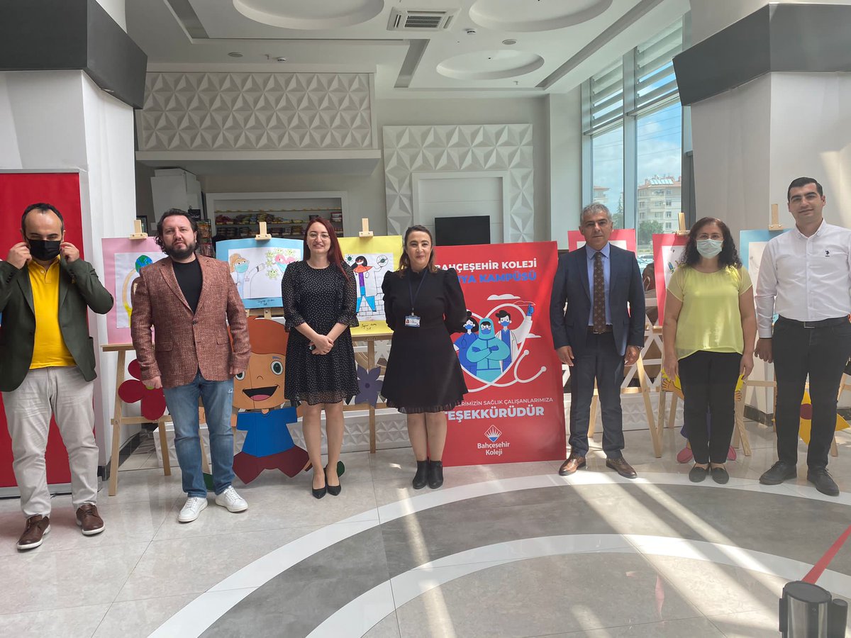 konyabk12's tweet photo. Değerli sağlık çalışanlarımıza teşekkür amacıyla öğrencilerimizin resimlerini sergileyenen Konya Göz Hastanesine ve 2 günlük çalışma ziyareti kapsamında kampüsümüzü ziyaret eden Genel Müdür Yardımcımız @Savas_BOYAR ’a desteklerinden ötürü teşekkür ediyoruz..💙❤
@bahcesehir_k12 https://t.co/GpuPfNbgMK