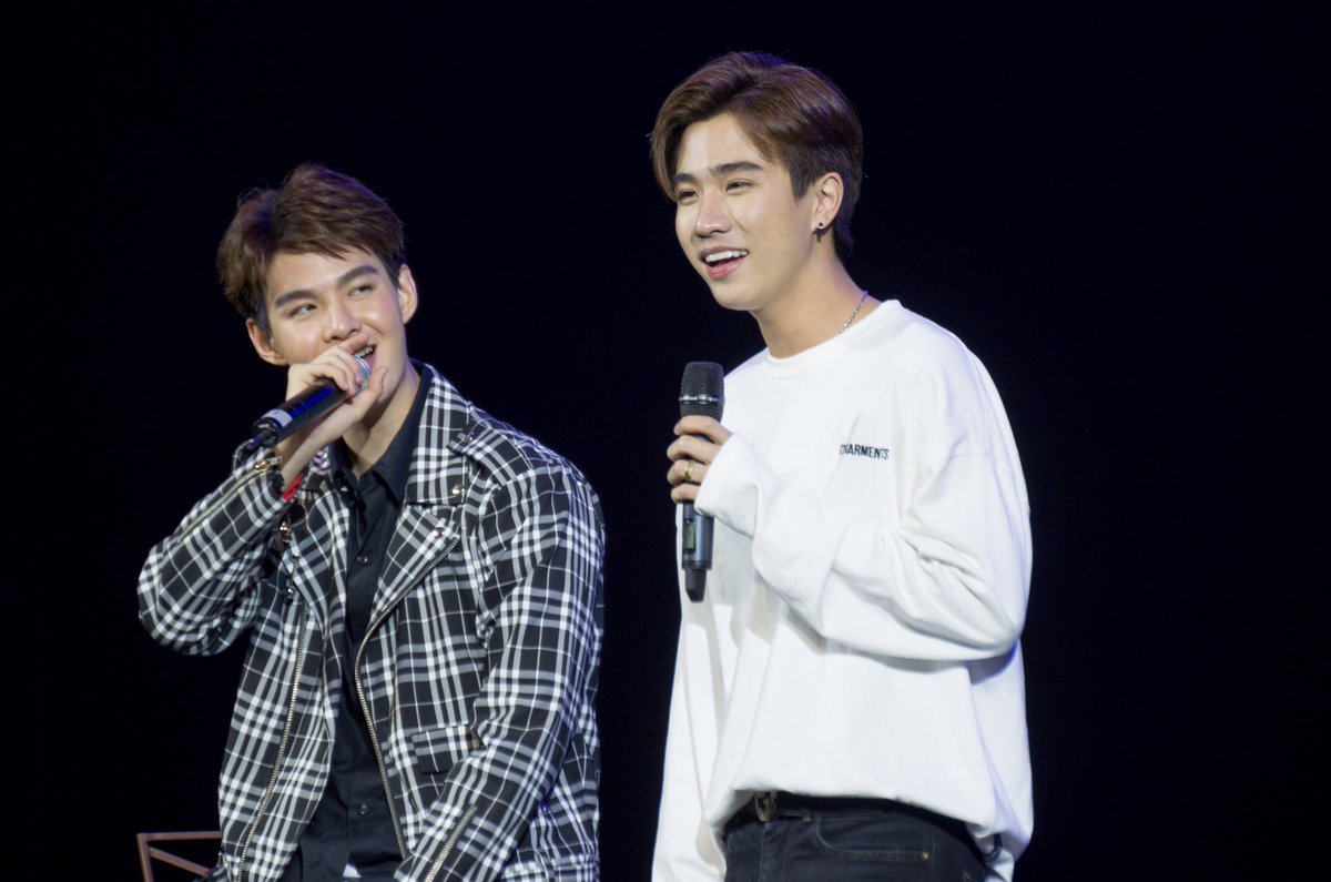nadddddear's tweet photo. งานสายตาดีทั้งพี่ ทั้งน้องเลย 🖤❤️
#PerthSaintSation https://t.co/ekYOoUmwCW