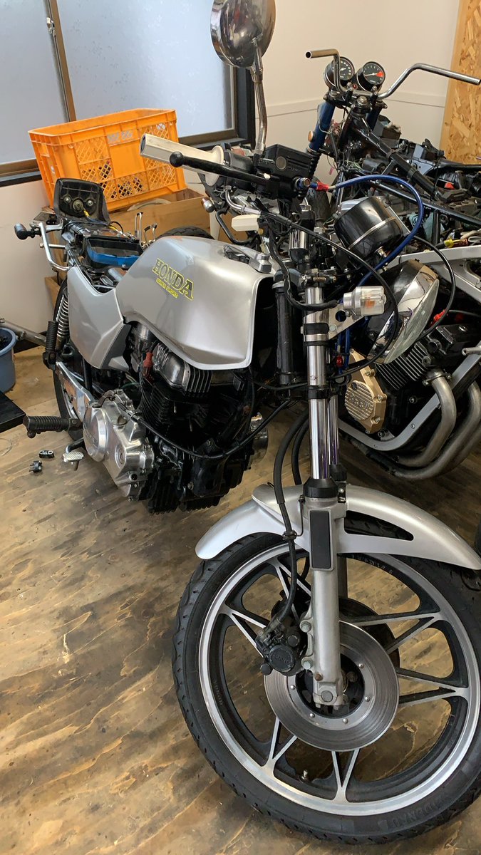 08GARAGE's tweet photo. ホーク　欲しい人〜！値段1番高い人に売ります！
写真以外にパーツあります！

＃バブ売ります https://t.co/kpuuh9oD2B