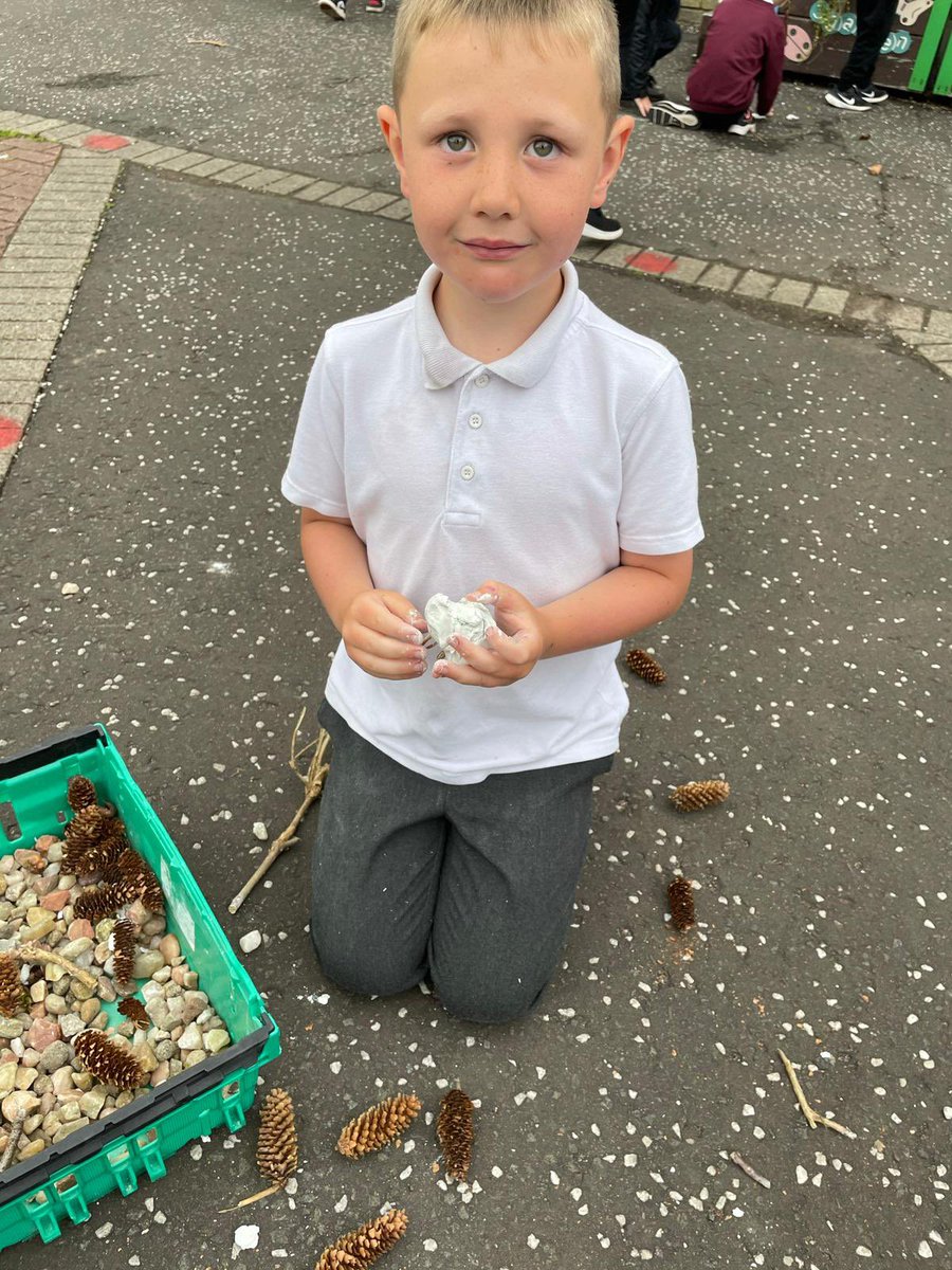 StMichaelsSci's tweet photo. P2 had a great afternoon yesterday going on a mini beast hunt, identifying them and creating them using clay 🐜🪲🐌 thank you @Belvillegarden https://t.co/2UwZqNGl49