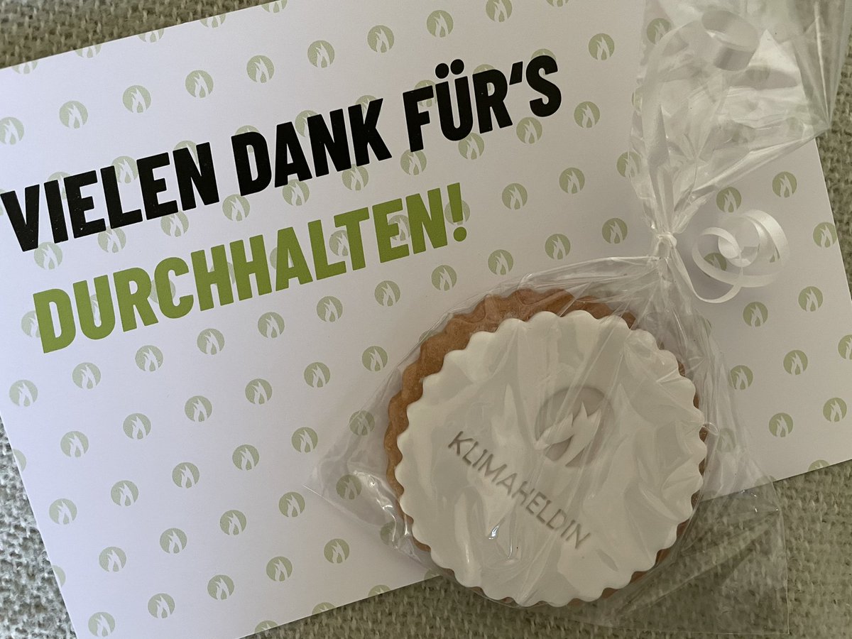 Hat jemand #Kekse gesagt?!!! Vielen lieben Dank an die Klimaheld:innen-Kolleg:innen von <a href="/wegatech/">Wegatech</a> für diese süße Überraschung im #Homeoffice 🍪😋