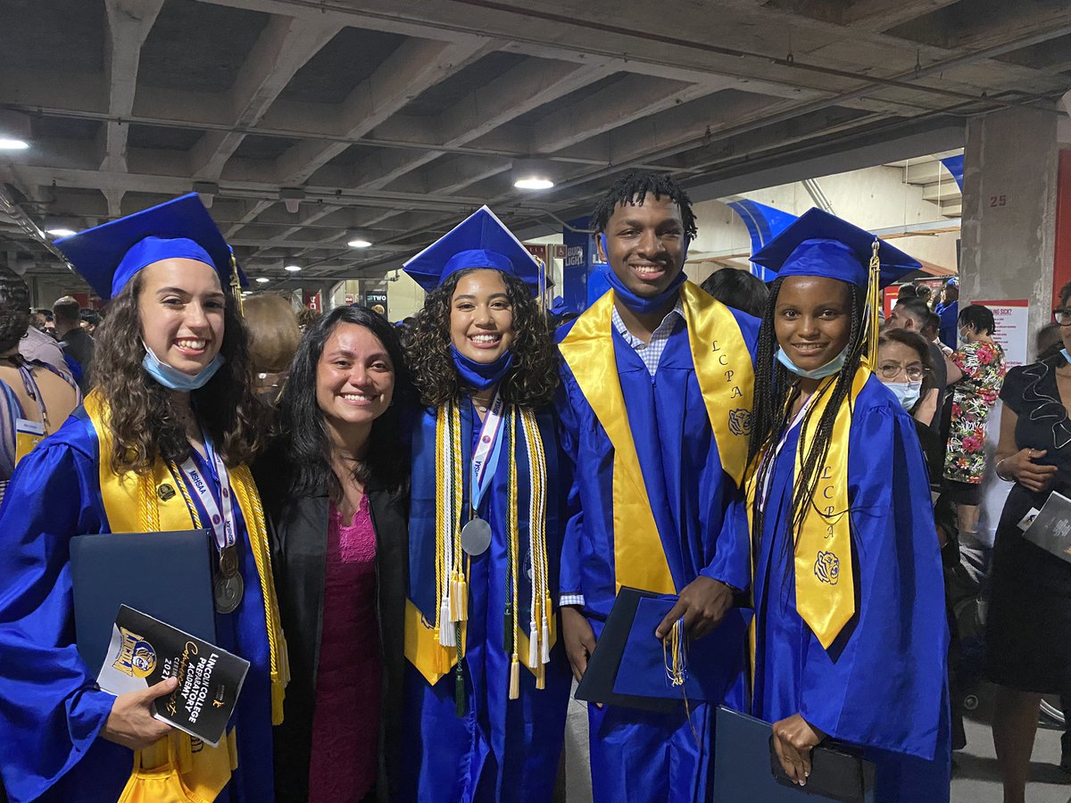 srtalopez_LCPA's tweet photo. Follow your dreams, Story, Imani, Aaron &amp; Amina! Your future is bright and continue to strive towards your goals to make our society a much better place! #KCPSSeniors #XCRunners

P.S.: The girls ran all 4 years of XCTF and Aaron didn’t 1.5 years of XC! https://t.co/t7X6q9KnjF