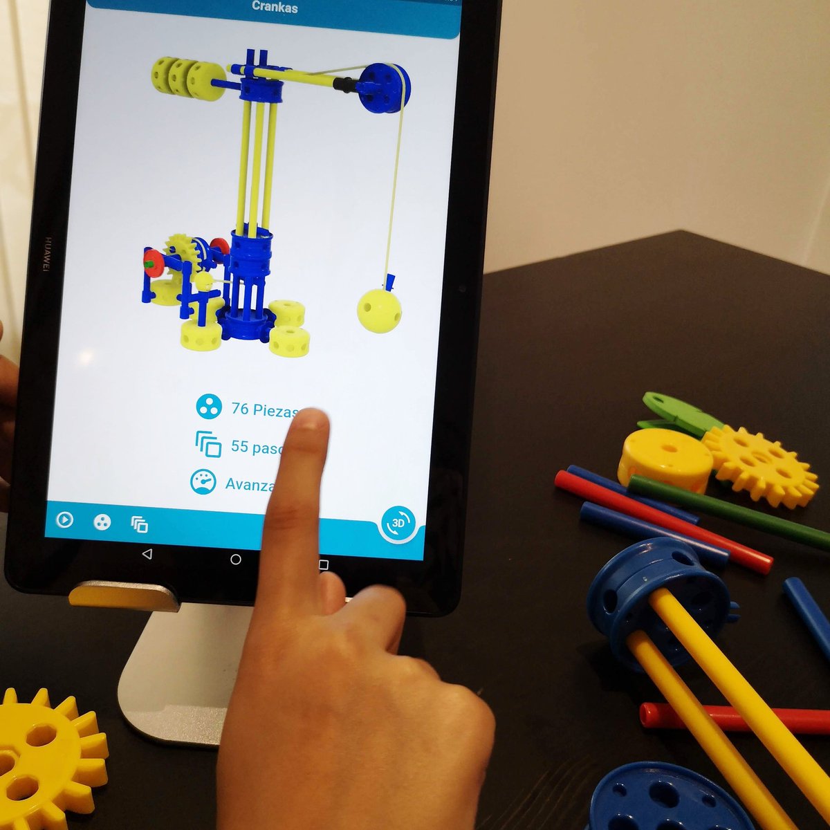 PlayBroks's tweet photo. Si queréis más ideas para construir y ayuda más detallada con un paso a paso en detalle, modelos en #3D con vídeos y #tips de construcción, recuerda que tienes la #app de @playbroks que puedes descargar #gratis en iOS o Android tanto para móvil como para tablet. 
#JuguetesBroks https://t.co/BtttO6rjjh