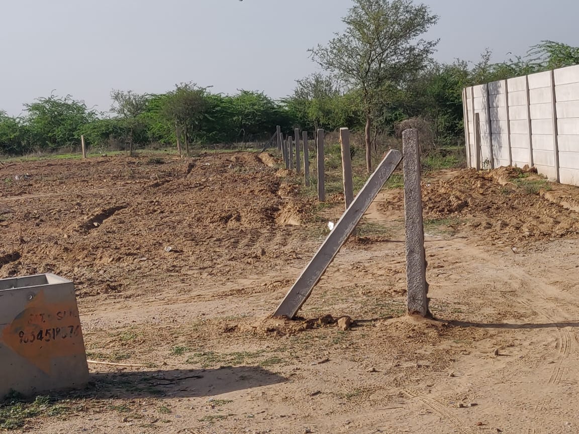aneeshkhanna103's tweet photo. @DlfPhase @MunCorpGurugram @DC_Gurugram @moeff @kMakrandIAS @SaveAravali @htTweets @IpsitaTOI @anilvijminister Green biodiversity park land lost due to corrupt authorities - land belonging to MCG @MunCorpGurugram @dtcphry @moeff @CPCB_OFFICIAL @cmohry @PMOIndia @bagishjhaTOI @SaveAravali @AravalliBachao @punjabharyanahc @gurgaonpolice @police_haryana via illegal road at dlf-3 v-10 road https://t.co/1ugiKTCqaO
