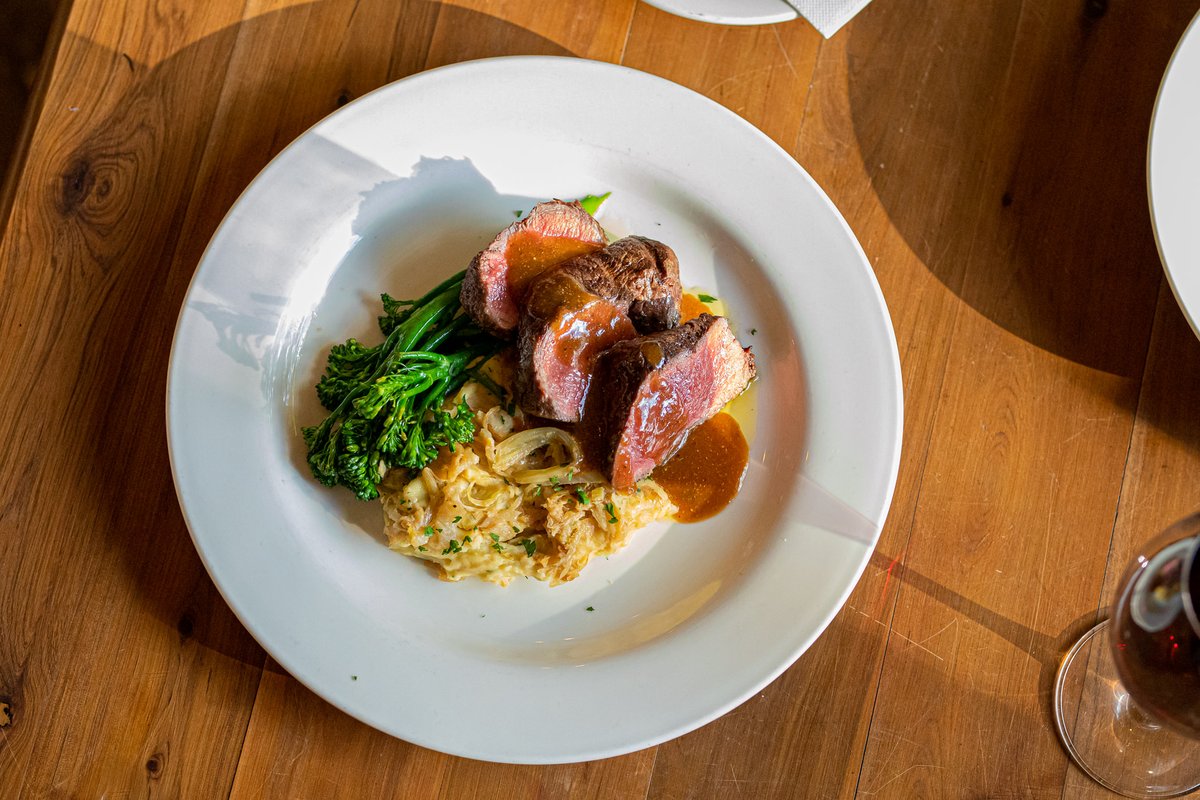Are you a fan of red meat? 🥩🥩🥩 Come here to satisfy your cravings! 

🍽🔥 Eye fillet steak cooked to your liking, served with mashed potato and caramelised fennel, broccolini and a red wine jus. #ischiaperth