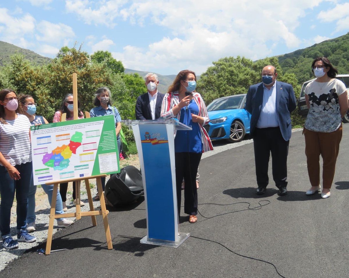 MariaJoseBaza's tweet photo. 👉👉La Consejera de @AgriculturAnd @CarmenCrespoPP visita #Monachil y #GuejarSierra y destaca el impulso inversor de la @AndaluciaJunta en #caminosforestales #RedVia 2,4mill€ y #caminosrurales 4,6 mill€ y del  #Itinere en Granada 12,6 mill€ https://t.co/1PrwRn4mRc