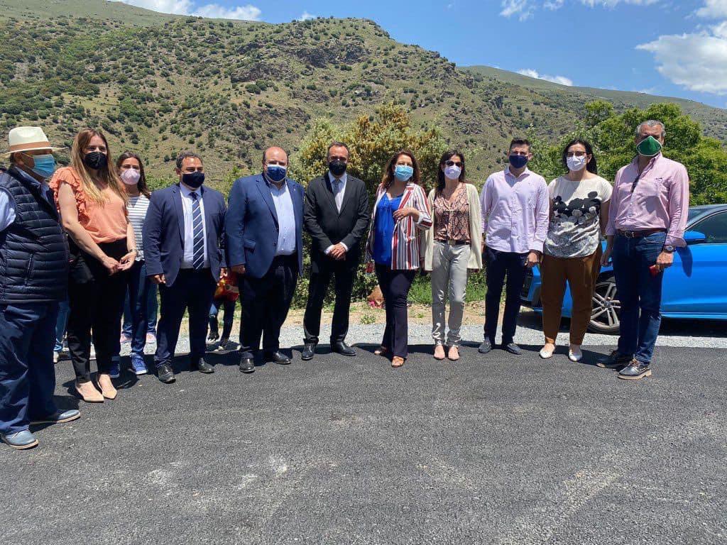 MariaJoseBaza's tweet photo. 👉👉La Consejera de @AgriculturAnd @CarmenCrespoPP visita #Monachil y #GuejarSierra y destaca el impulso inversor de la @AndaluciaJunta en #caminosforestales #RedVia 2,4mill€ y #caminosrurales 4,6 mill€ y del  #Itinere en Granada 12,6 mill€ https://t.co/1PrwRn4mRc