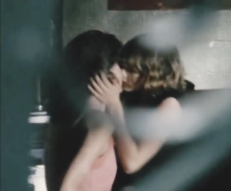 VaSO____'s tweet photo. Najwa’s lesbian activity brings me happiness https://t.co/M8mIXnXrJ1