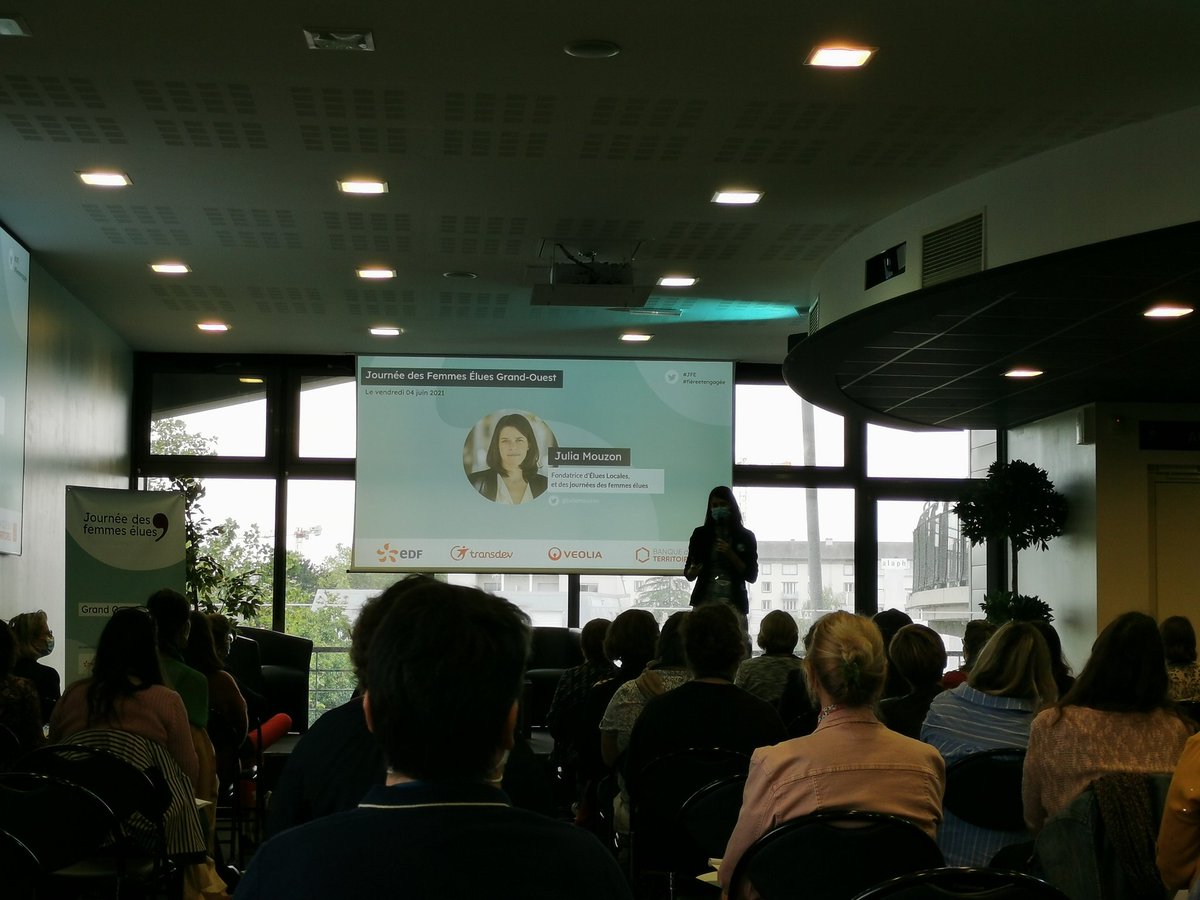 Salle comble pour cette journée des femmes élues du grand ouest à <a href="/metropolerennes/">Rennes Ville et Métropole</a>! #jfe #fiereetengagee <a href="/juliamouzon/">Julia Mouzon</a>