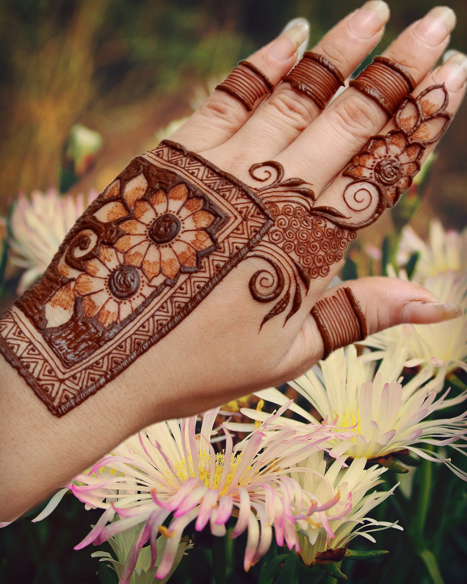 Rashmi Prashant Unique Latest Back Hand Mehndi Designs T Co Xs8xy1ooq8 Watch On Youtube Latest Uniquemehndi Mehndi Arabicmehndi Artists Henna T Co Zl3okyfzss Twitter