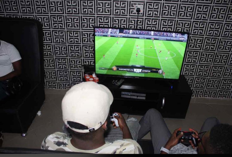 eesoftlounge's tweet photo. Hello #AkwaIbomTwitter Looking for a spot to chill with your friends and fam? Eesoft sports bar and lounge is here for you. We offer top notch services and you can locate us along Oron Road Opposite Akpasak estate junction by DSTV office, ifai Atai, Uyo. Please retweet🙏🏿 https://t.co/mq00wDCQNG