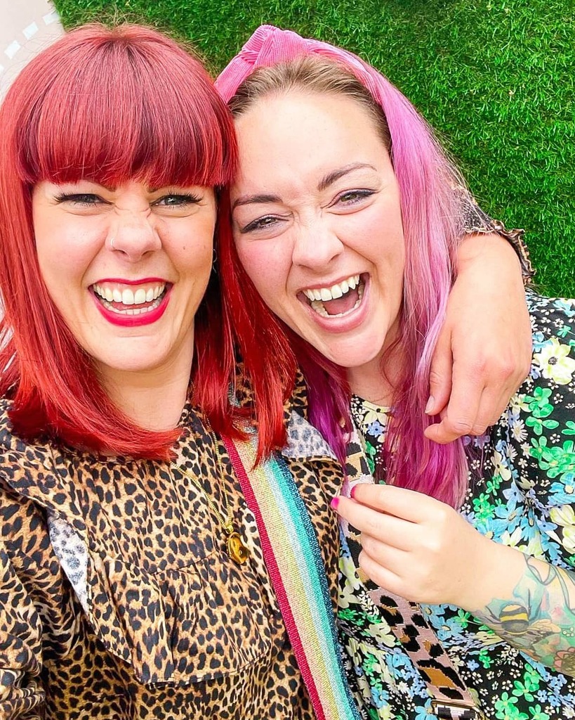 ericavonderwall's tweet photo. Hands up: who's got that Friday Feeling? 👀
.
.
.
.
#ColoursInCaptivity #confidentlycolourful #midsizecollective #midsizegals #midsizestyle #midsizegal #midsizebabes #rainbowfashion #rainbowstyle #mycolourmedicine #everydaystyle #colourblock #colour… https://t.co/TUbXppFvRx https://t.co/0y8uZEK4Zb