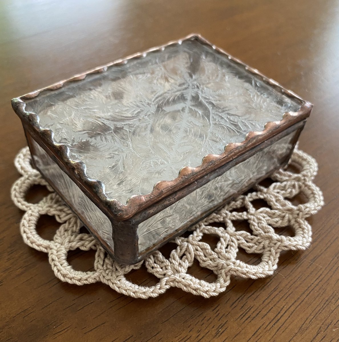 y_u_m_i_o__'s tweet image. フェリシモのステンドグラスキットを数ヶ月？前に仕上げていて
ようやく苦手な写真撮影をしましたのでアップ📷☝️

キットのデザインを変更して作りました😅ｺﾞﾒﾝﾅｻｲ