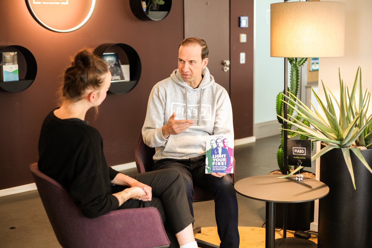 PIABO's tweet photo. 🎙@TiloBonow zu Gast im Talk bei #MorningMindset aus der #Schweiz über sein #PersonalBranding Buch "Light Your Fire!" Geballtes Wissen und Fakten in nur 10 Minuten. Ein wirklich hörenswerter Podcast!
➡️ https://t.co/1OVDedAzvl
#lightyourfire #piabo #buchtipp #podcast #Clubhouse https://t.co/3TuTJtK8oP