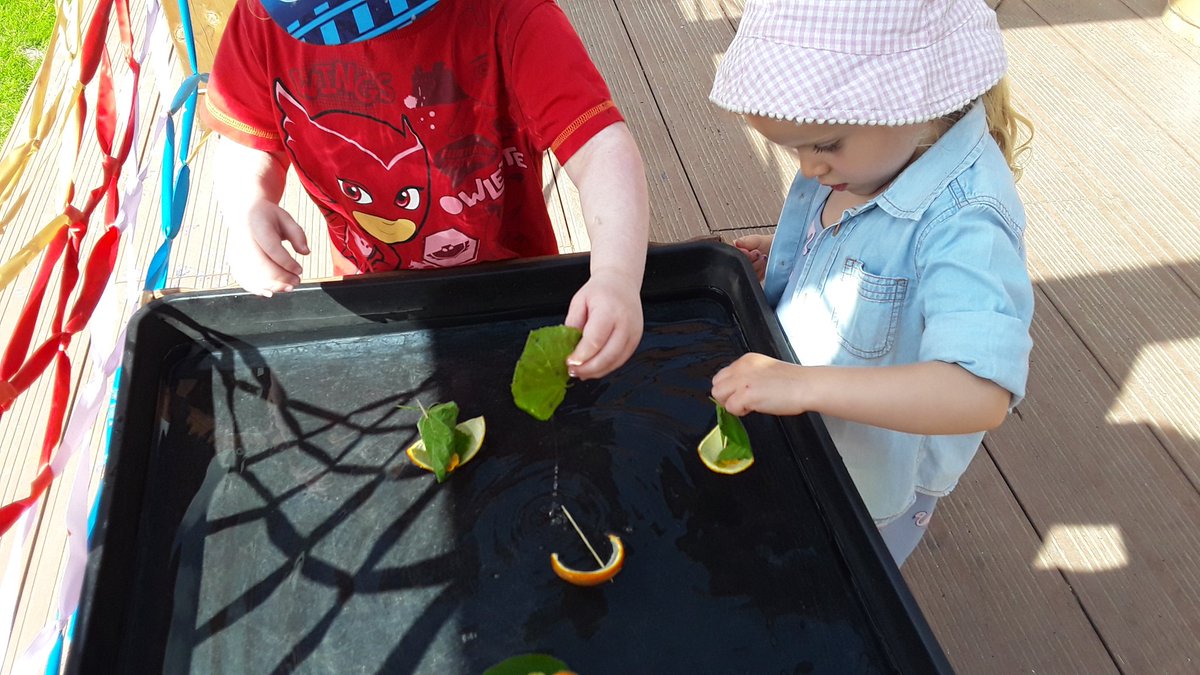AshbridgeMaxy's tweet photo. We used yesterday's nature boats to test our floating and sinking theories. "I think it will sink because it's got no flag" "No the boat bit floats" "Its light so it floats on top" "That sunk, it got too wet" Impressive explanations Squirrels!! #EYscience #EYtalking @NDNAtalk https://t.co/wLLzei85eA