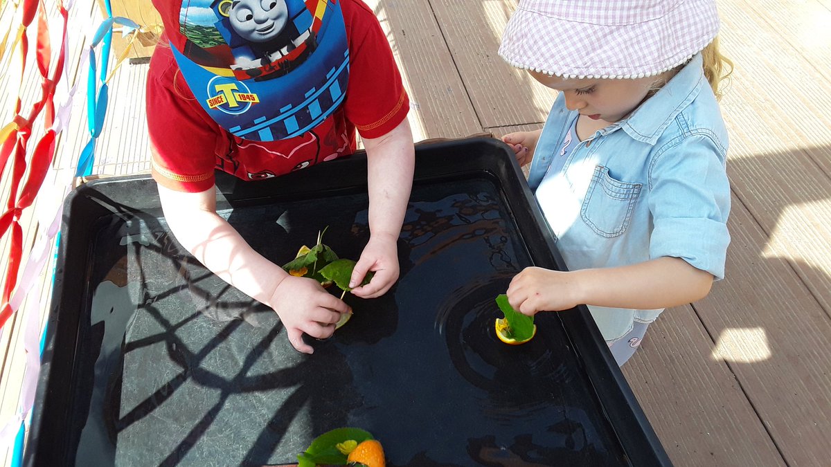 AshbridgeMaxy's tweet photo. We used yesterday's nature boats to test our floating and sinking theories. "I think it will sink because it's got no flag" "No the boat bit floats" "Its light so it floats on top" "That sunk, it got too wet" Impressive explanations Squirrels!! #EYscience #EYtalking @NDNAtalk https://t.co/wLLzei85eA