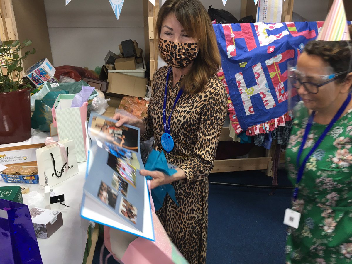 Many congratulations to the fabulous Helen Evans on her 25th Anniversary at Cancer Research UK!!! What a superstar and how lucky are we to have Helen as our Trading Area Manager in South Wales, Bristol, Bath and Borders!