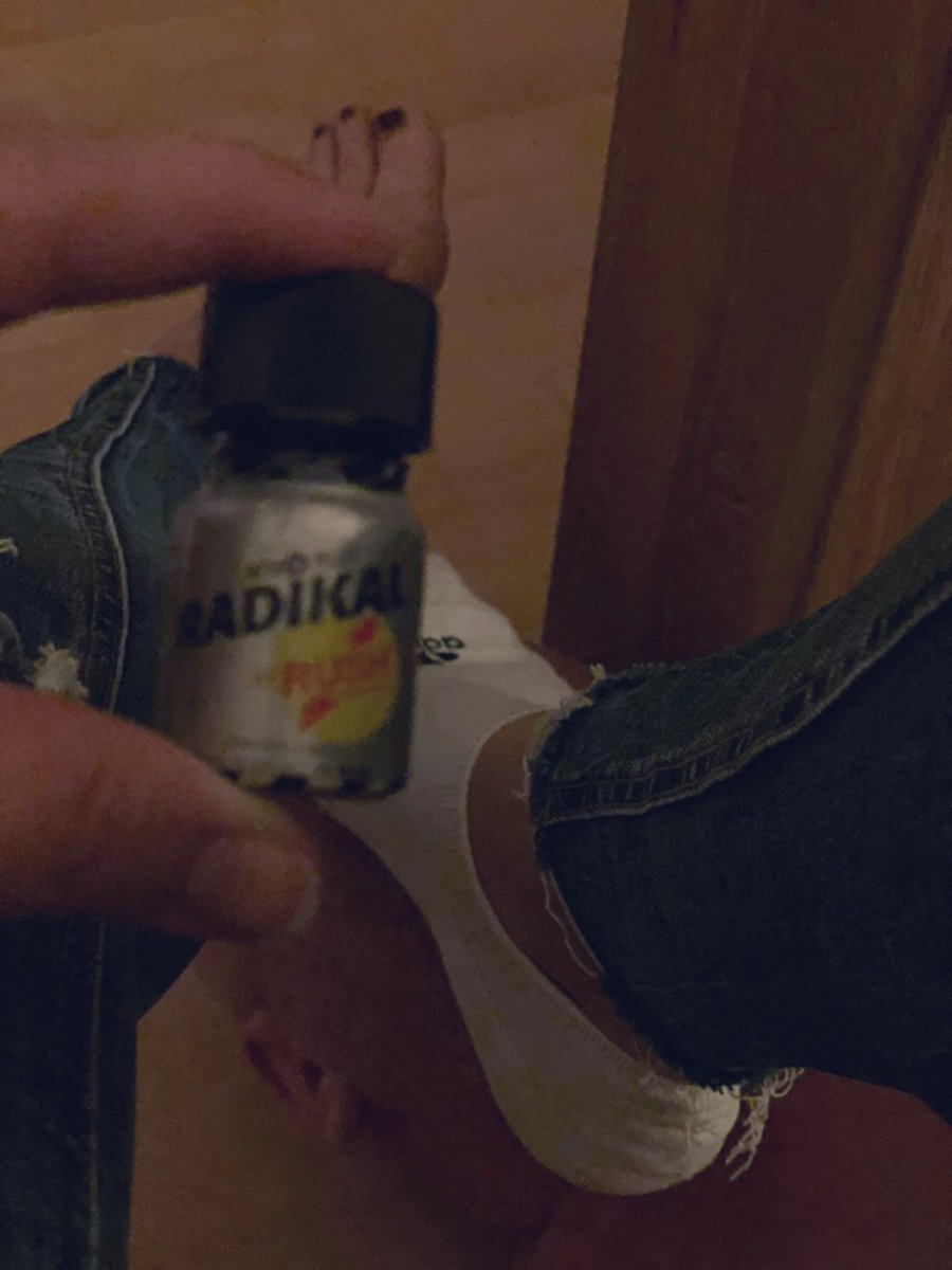 trampelmatte's tweet photo. #füße #trampling #poppers #FOOTFETİSH #footfetısh #Feet https://t.co/Fksoihw8Vs