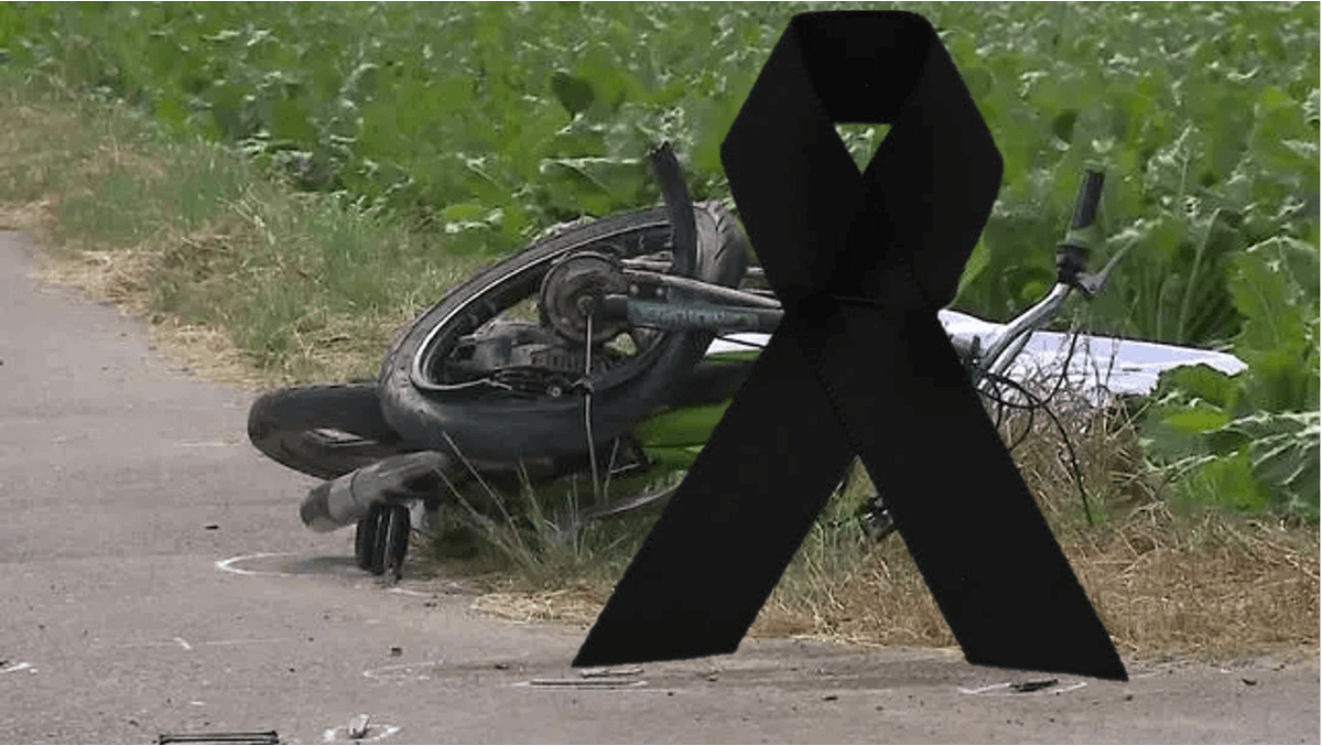 lassknattern's tweet photo. Aus gegebenen Anlass - Mopedclub in Unfall verwickelt. 
Wir sind im Gedanken bei den Familien und Freunden und Bekannten :-(

 #ausfahrt #beileid #cruisen #mofaclub #moped #motorrad #panne #sicherheitsregeln #simson #unfall #verhalten #verkehr

https://t.co/HJddb1csvr https://t.co/UgZeTZdabb