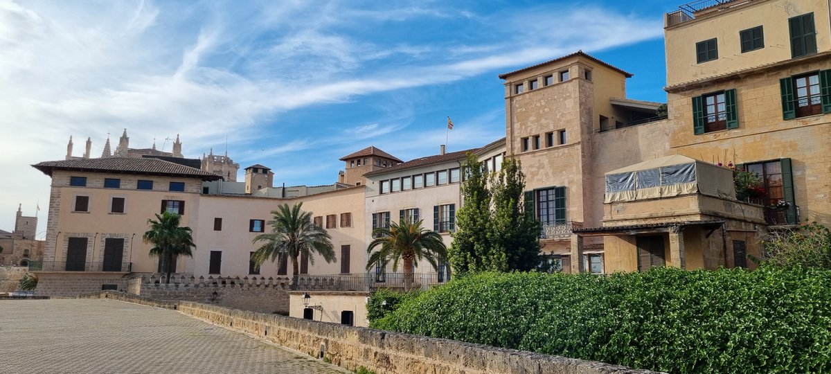 pekesmallorca's tweet photo. Y aquí sucedió la #historia de #amor imposible entre el Comte Mal y Llucia, una chica del pueblo de Santa Margarita que estaba perdidamente enamorada de él. #desamor, #maldiciones, #leyenda....Todo ésto  y mucho más en el #tour amores y desamores

#Turismo #Mallorca #bloggers https://t.co/XeMNK6jZKJ