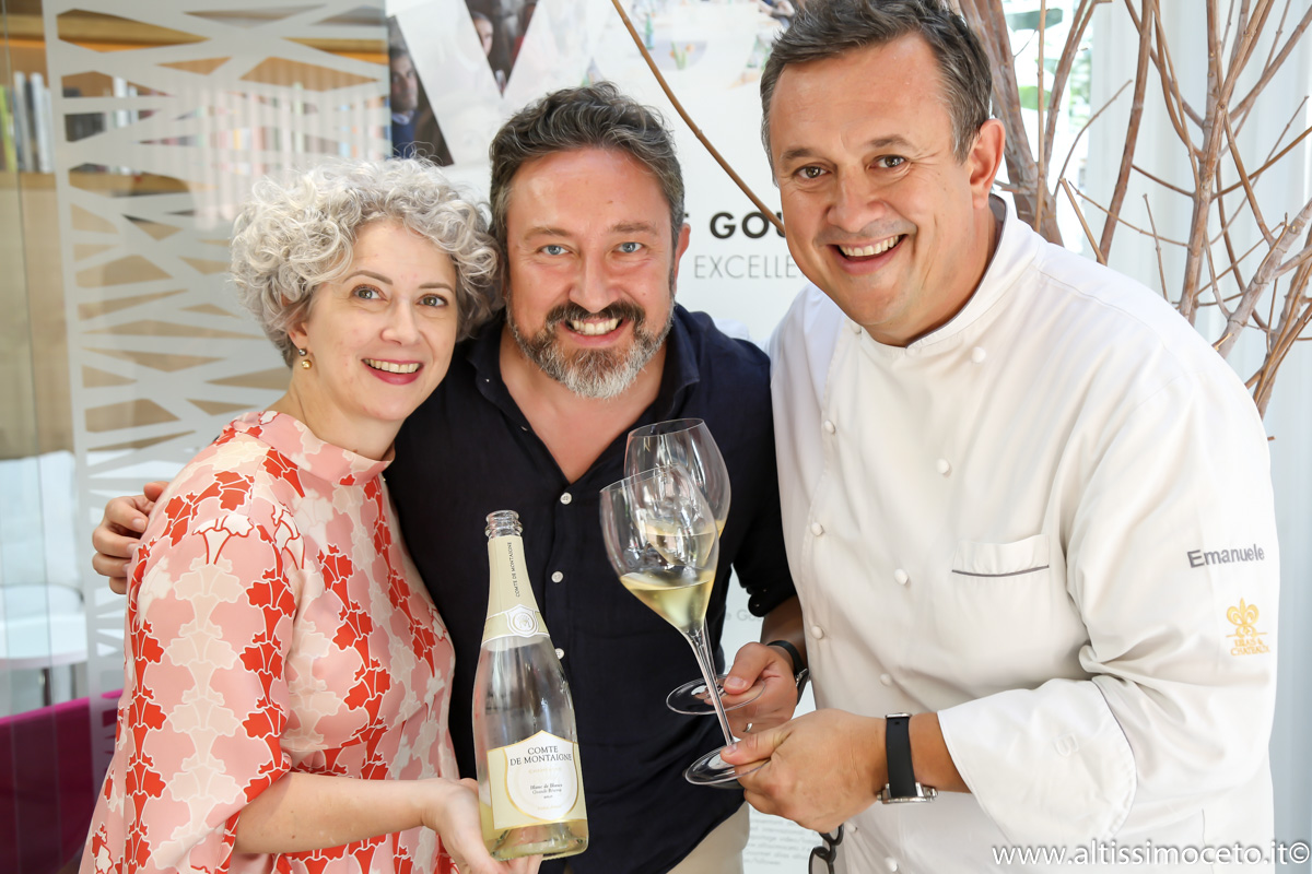 Breaking News:
LA FAMIGLIA SCARELLO SBARCA IN ISTRIA: il ristorante 2 stelle Michelin @agliamici1887 di Udine si sposta per l’intera stagione estiva in Istria.