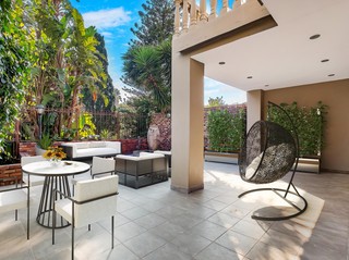 karabo_HOD's tweet photo. #ForSale in Khyber Rock #ViewByAppointment
2 Bedroom Duplex For Sale in Khyber Rock for R2.495 million

#HomesofDistinction #ForSale #PropertyForSale #PropertyForSaleNearMe #KaraboLetsoalo #KhyberRock https://t.co/71lHlHJFDe